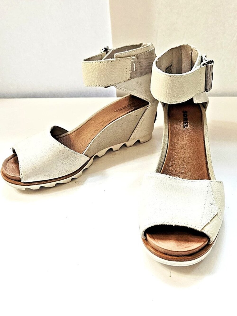 Sorel Women's Joanie II Ankle Strap White Wedge Sandals w/ Back Zipper Size 8.5